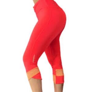 Under Amour Rosa Fly-By HeatGear Cropped Leggings
